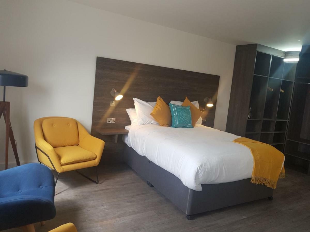 Base Dingle Hotel Bagian luar foto