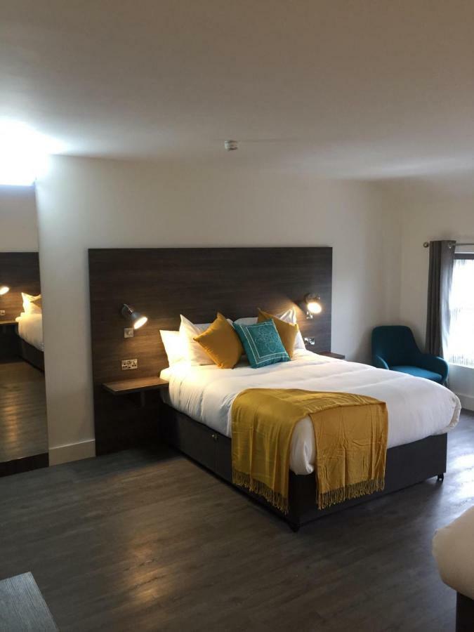 Base Dingle Hotel Bagian luar foto