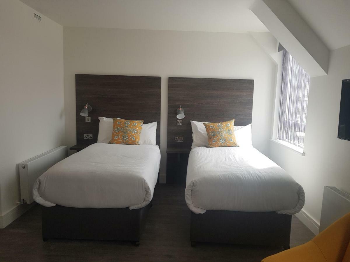 Base Dingle Hotel Bagian luar foto