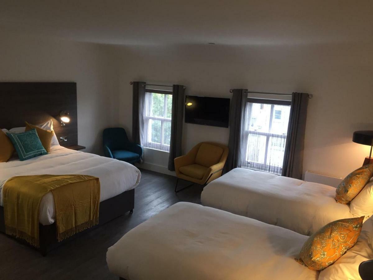 Base Dingle Hotel Bagian luar foto